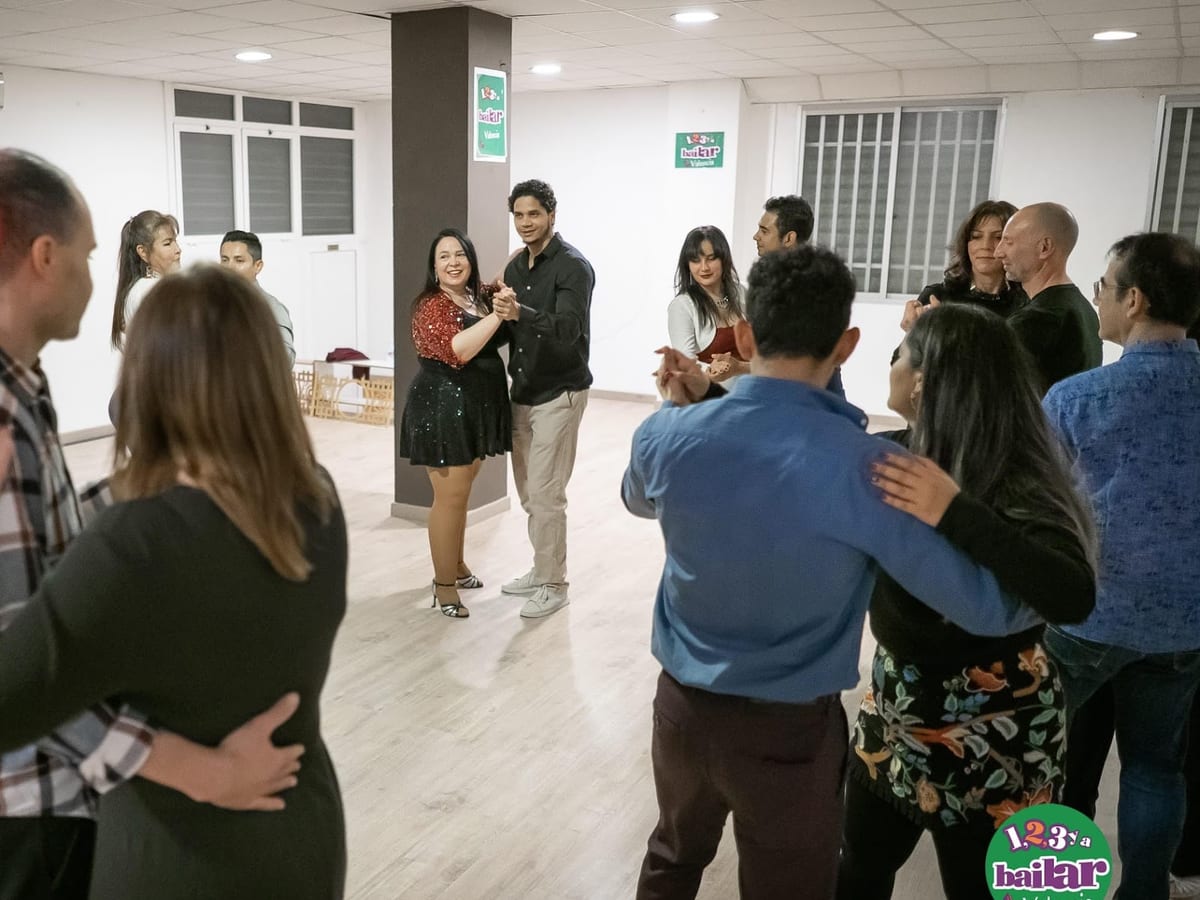 123 y a Bailar — local de ocio latino en Valencia