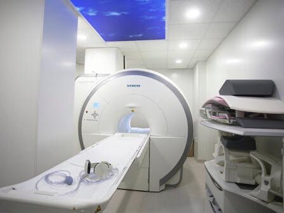 Centre Mèdic Alomar | Resonancia magnética | Barcelona, C/ Calàbria — foto 2