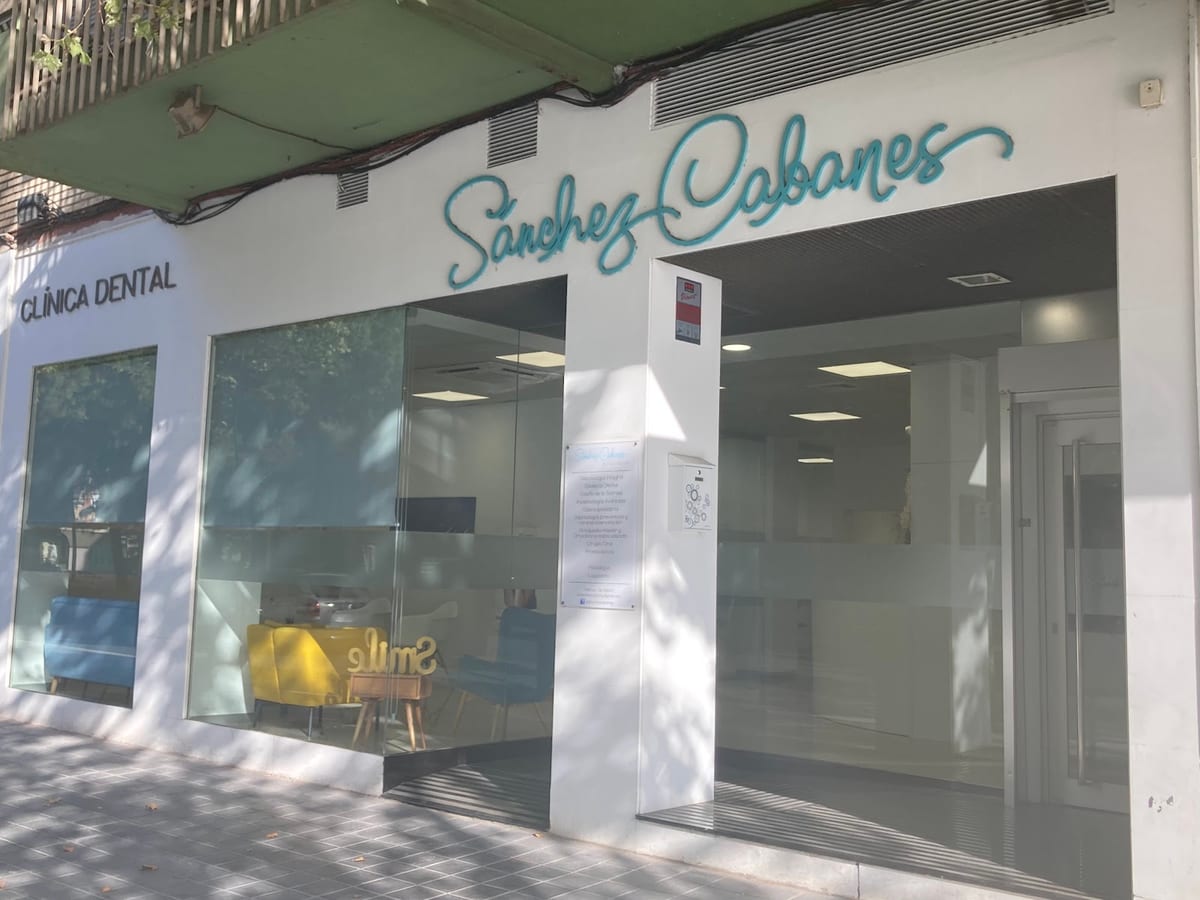 Clínica Dental Sánchez Solís — salud & medicina en Valencia