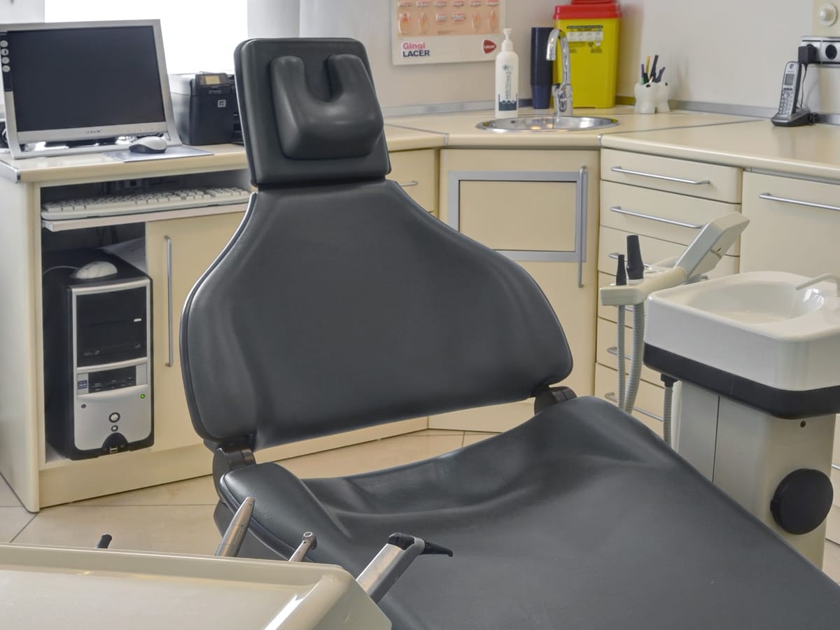 Doctores Salinas - clínica dental — salud & medicina en Málaga