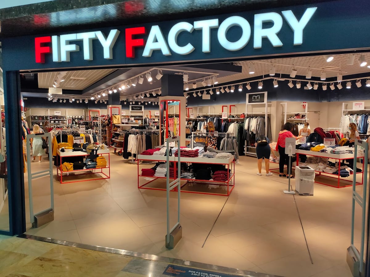 Fifty Outlet — tiendas latinas en Málaga