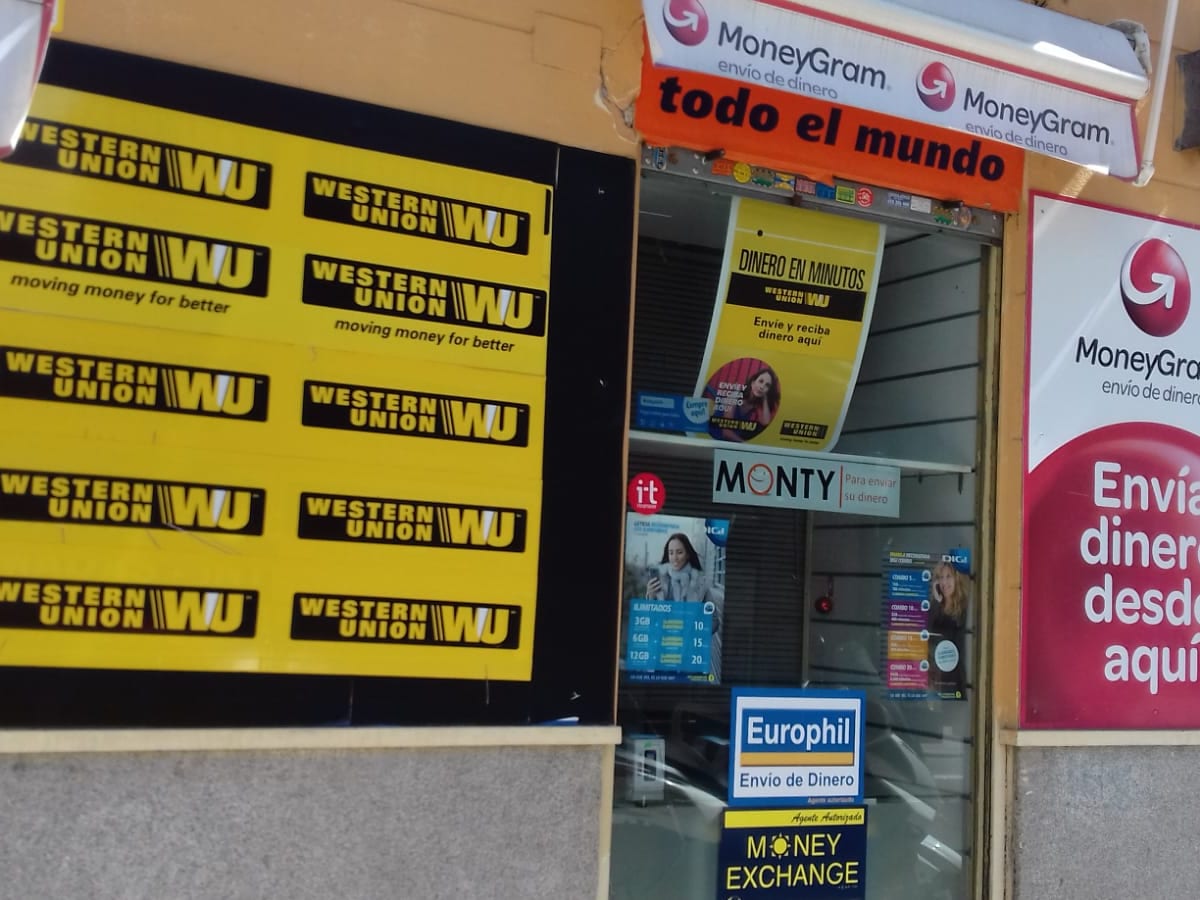 LOCUTORIO MILA- WESTERN UNION-MONEY GRAN-RIA MONEY- CELERITAS - INPOST- VINTED GO- Stasher Luggage Storage, Madrid — foto 2