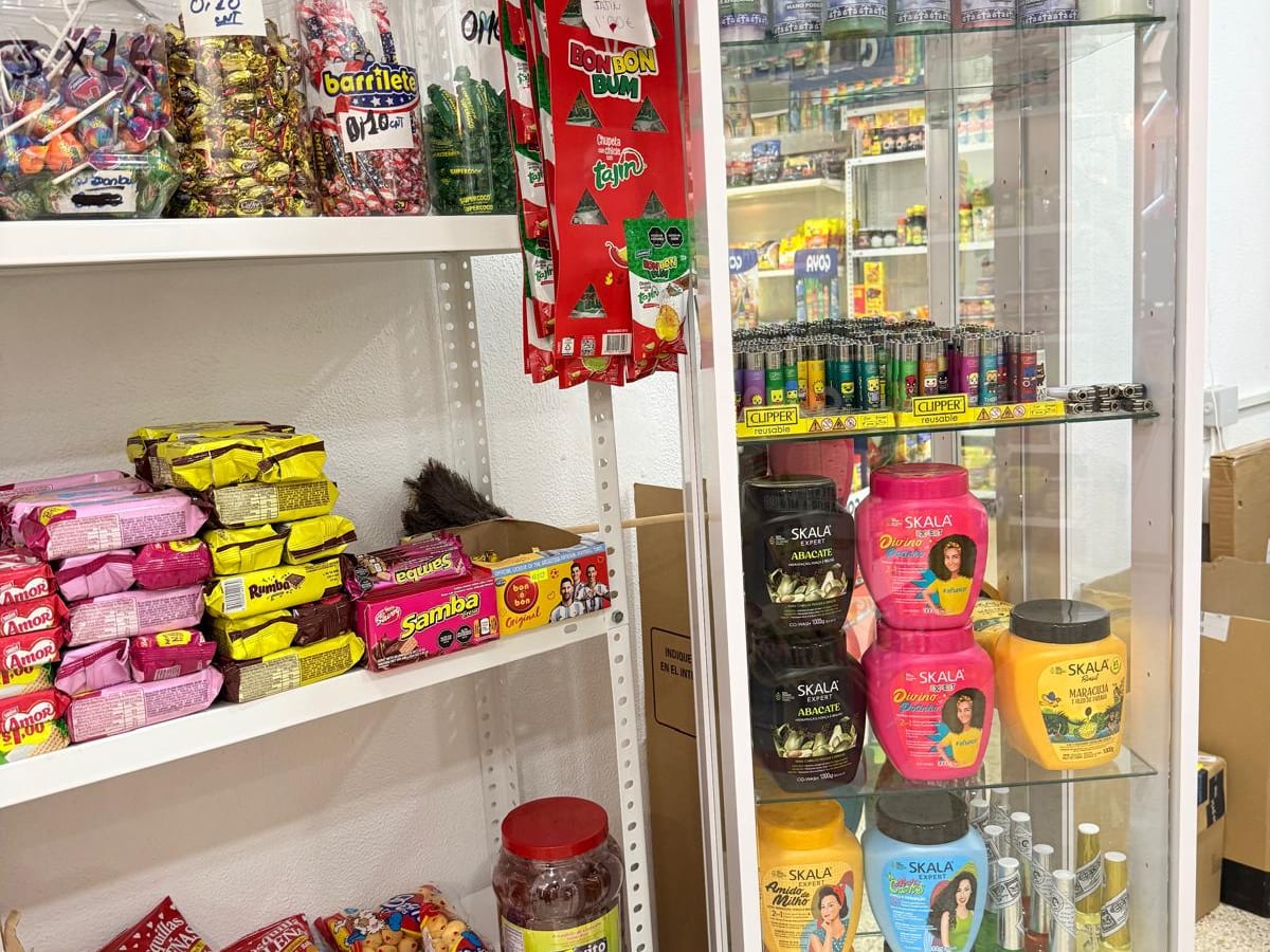 Locutorio Tienda de Alimentacion Latino Phonebell — tienda latina en Sevilla