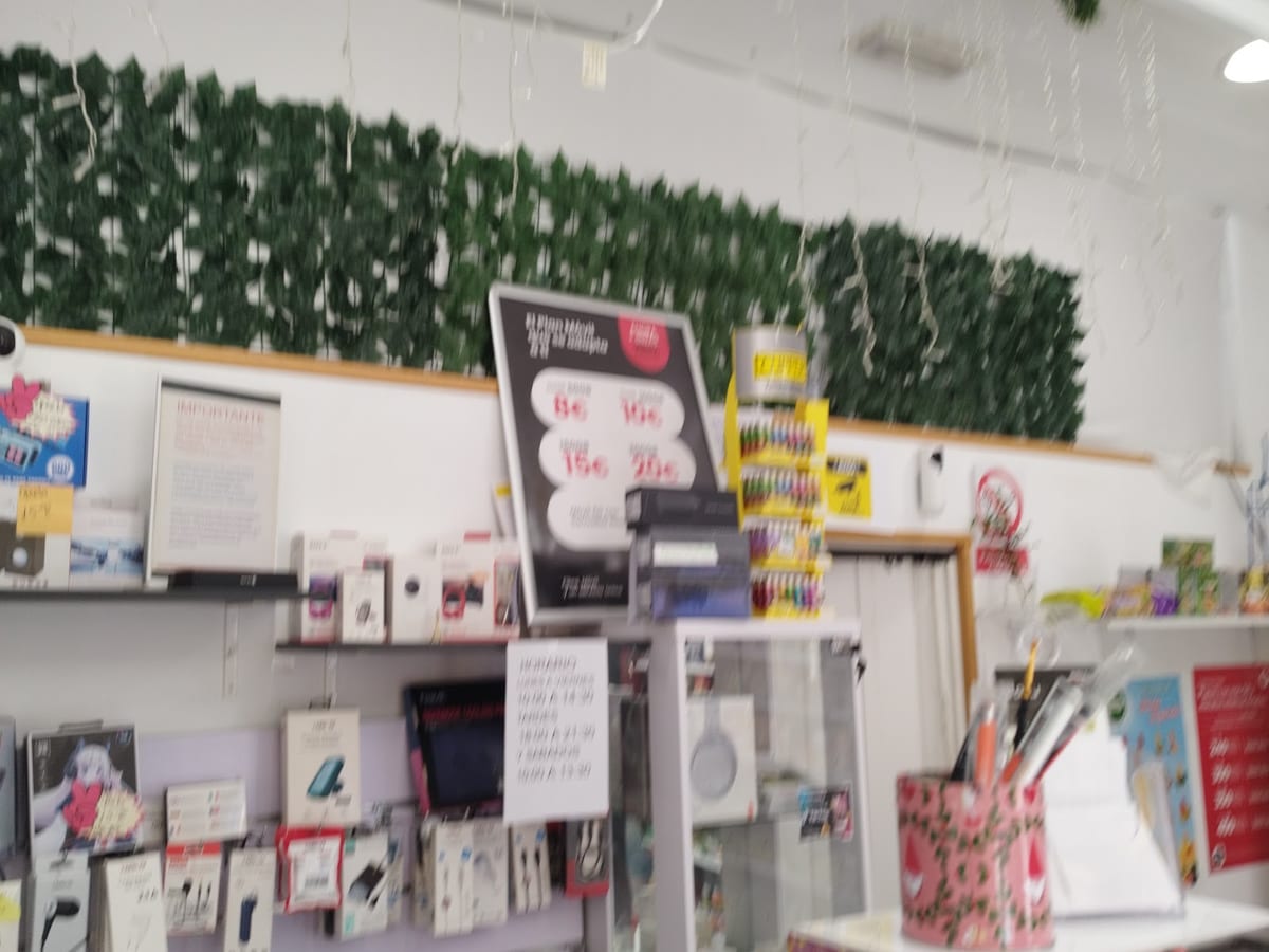 Locutorio Tienda de Alimentacion Latino Phonebell, Sevilla — foto 2