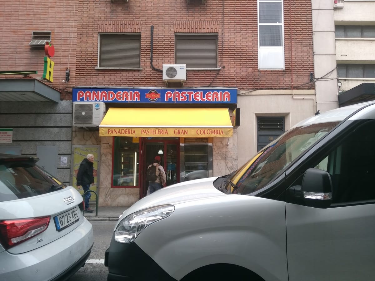 Pastelería y Panadería Gran Colombia — tiendas latinas en Madrid