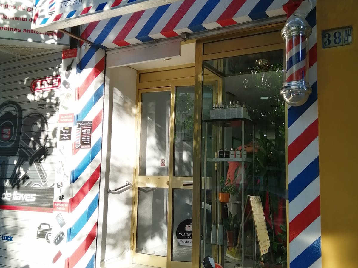 Peluquerias De Caballeros Carlos Díaz — belleza & estética en Sevilla